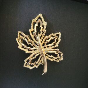 Elegant Gold-Tone Maple Leaf Brooch Pin - 2 Inches